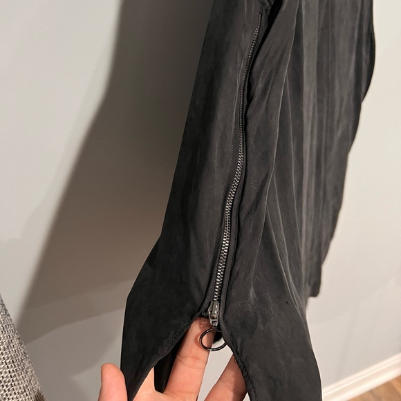 Velvet sleeveless with zips on side high neck top🖤 - Picture 5 of 8